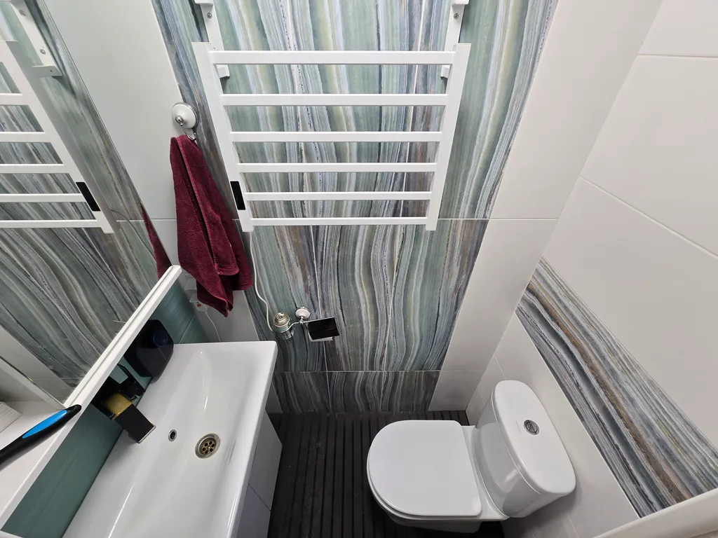 Дом у пруда