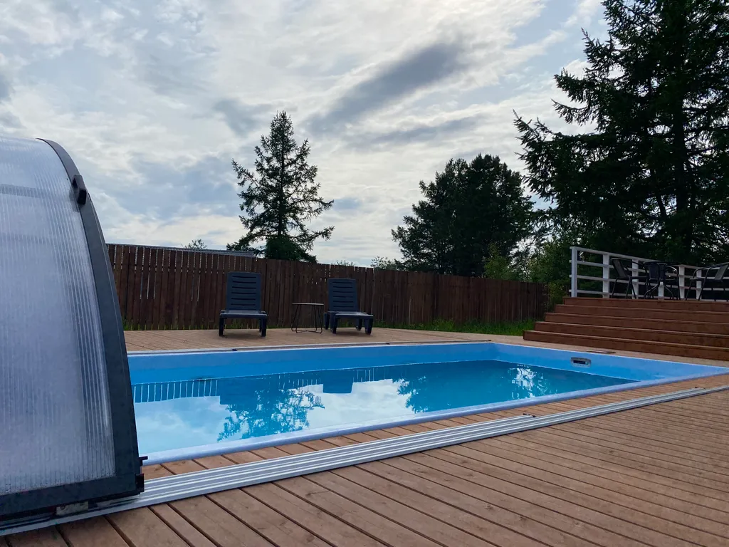 Дом с бассейном