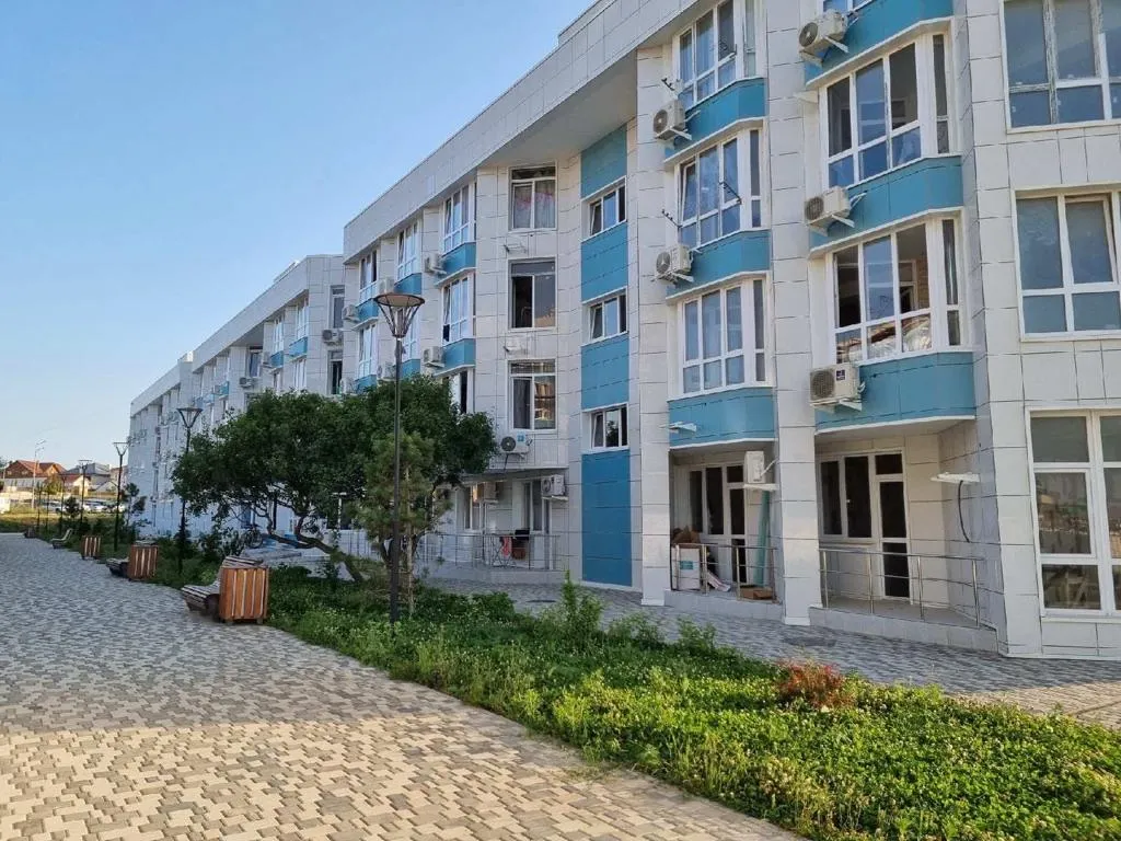 Студия на берегу моря, первая линия