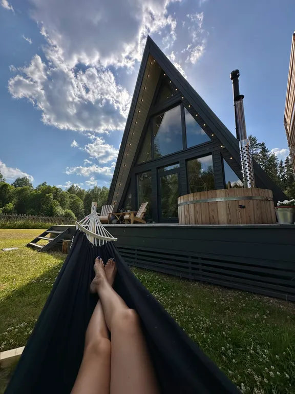 Большой уединенный A-frame в лесу с горячей купелью Фурако