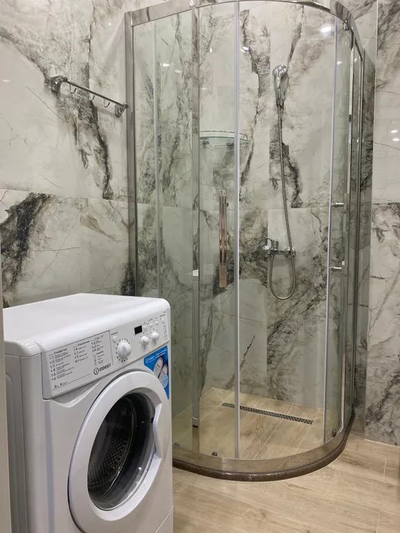 Двухкомнатная квартира с балконом в центре города