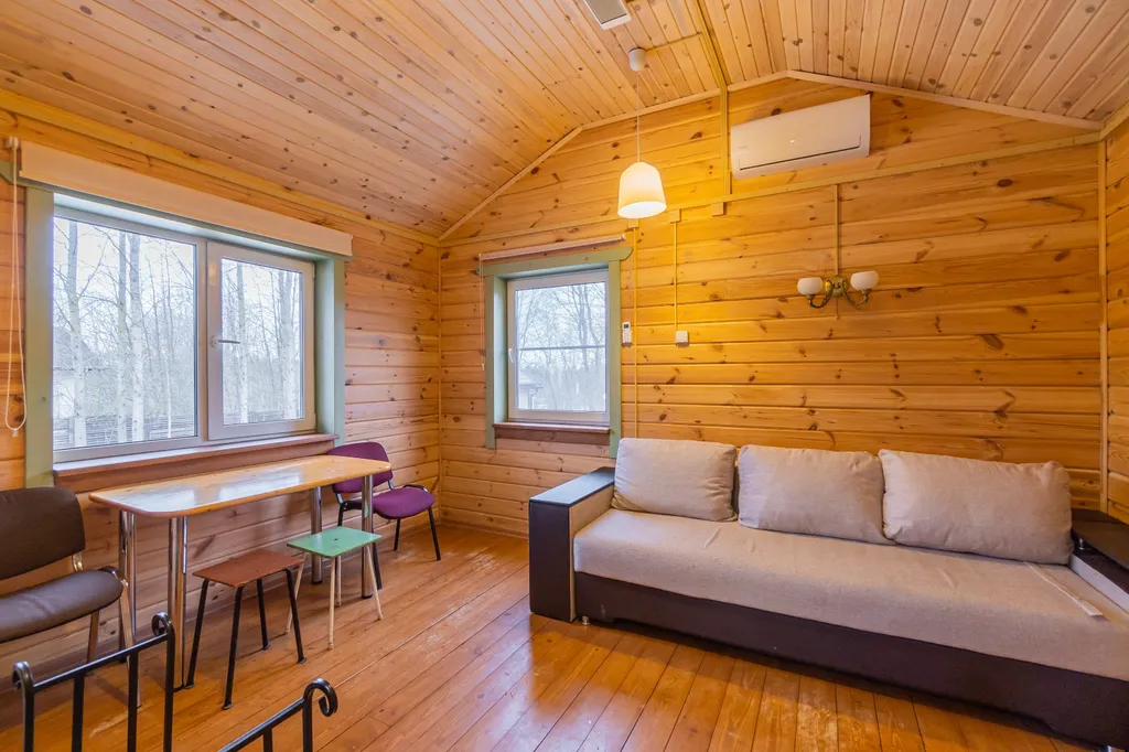 Коттедж Уютный домик в тишине рядом с экотропой и баней за доплату — аренда посуточно в Рощино