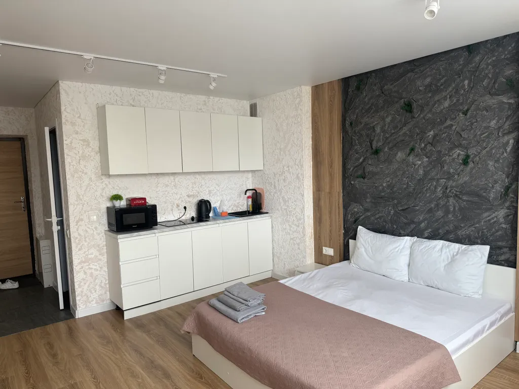 Уютная студия с дизайнерским ремонтом на конституции