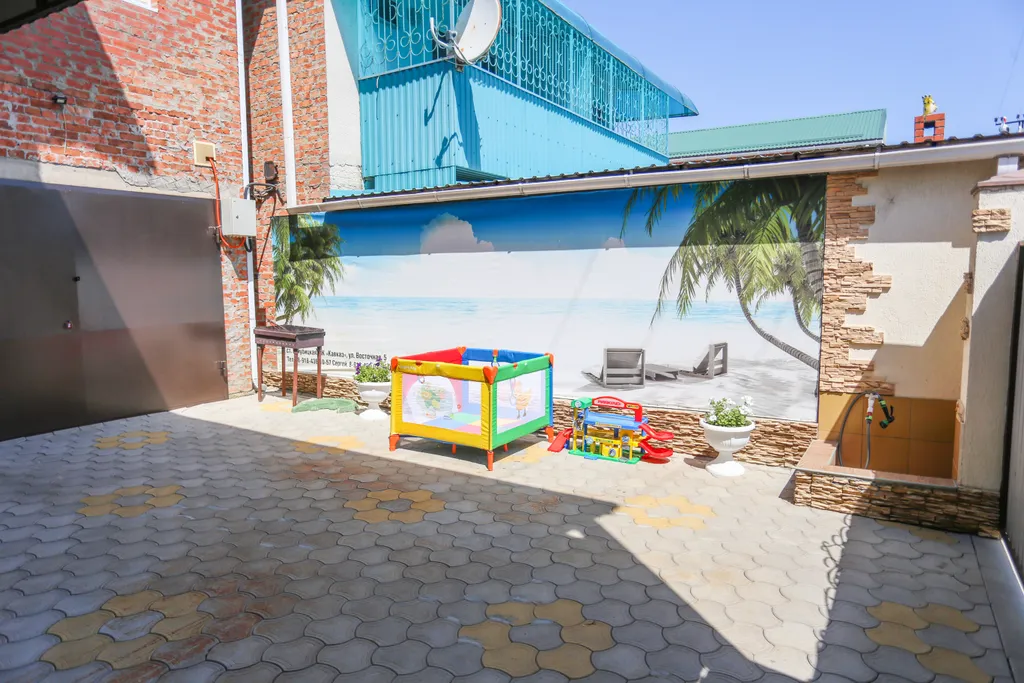 Дом с гаражом для семейного отдыха 100 метров до моря