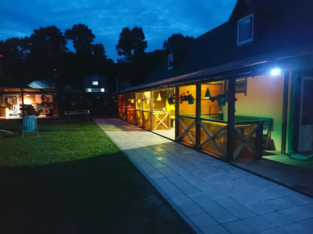 Комфортные домики у озера Дривяты под Замковой горой