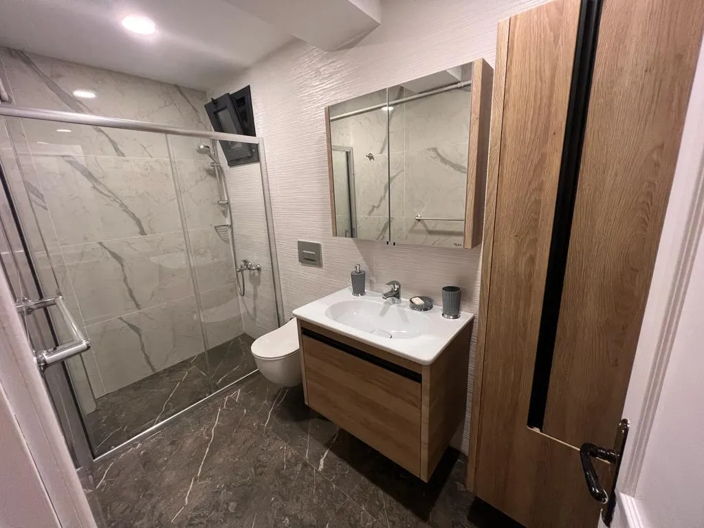 Spacious luxury waterfront flat