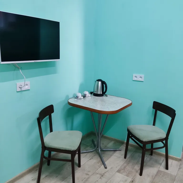 Семейный номер с двухспальной кроватью и диваном