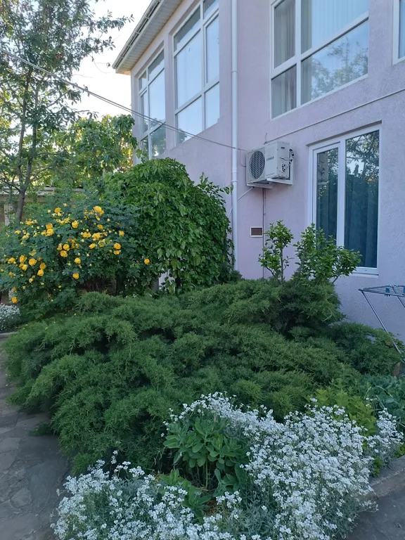 сдается коттедж 2  этажа.130 кв. м, с тремя отдельными комнатами