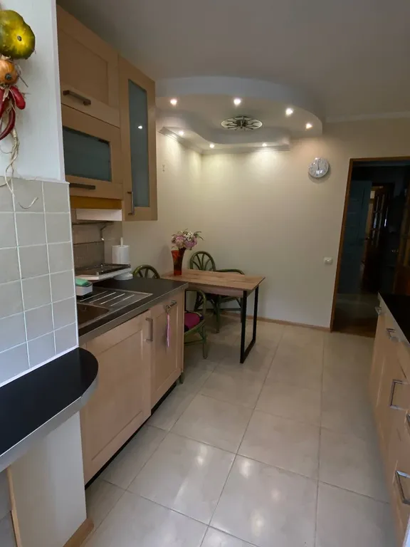 Двухкомнатная квартира с большой лоджией в центре курорта Небуг