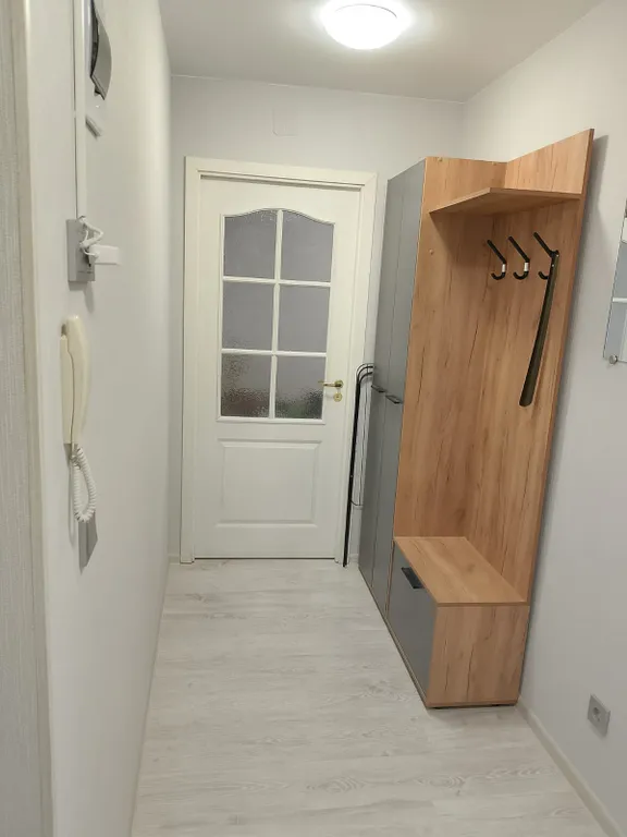 Уютная квартира с видом на яблоневый сад в центре города