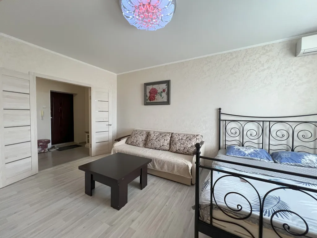 В центре новый дом