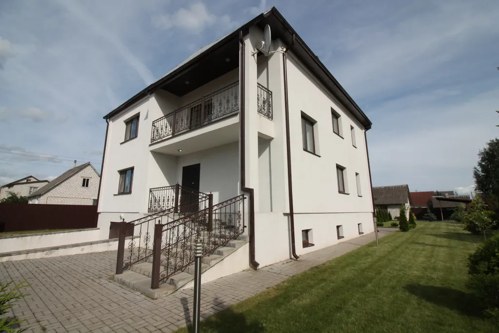 8-комнатный Дом