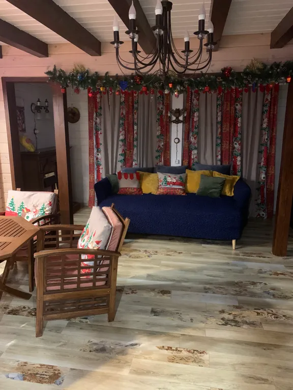 Уютный дом на пруду в черте города