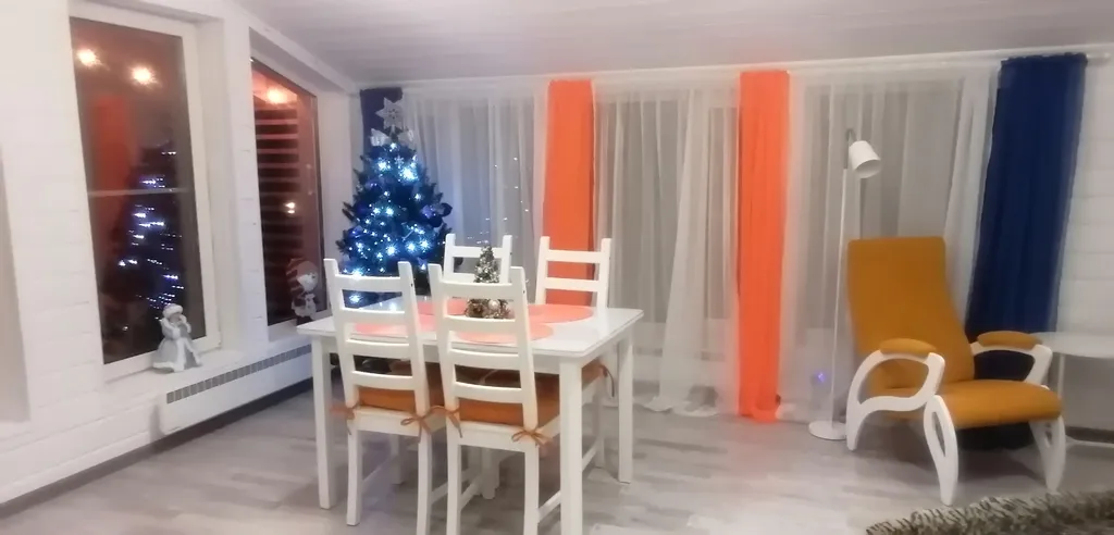 Дом с панорамными окнами на участке 10 соток