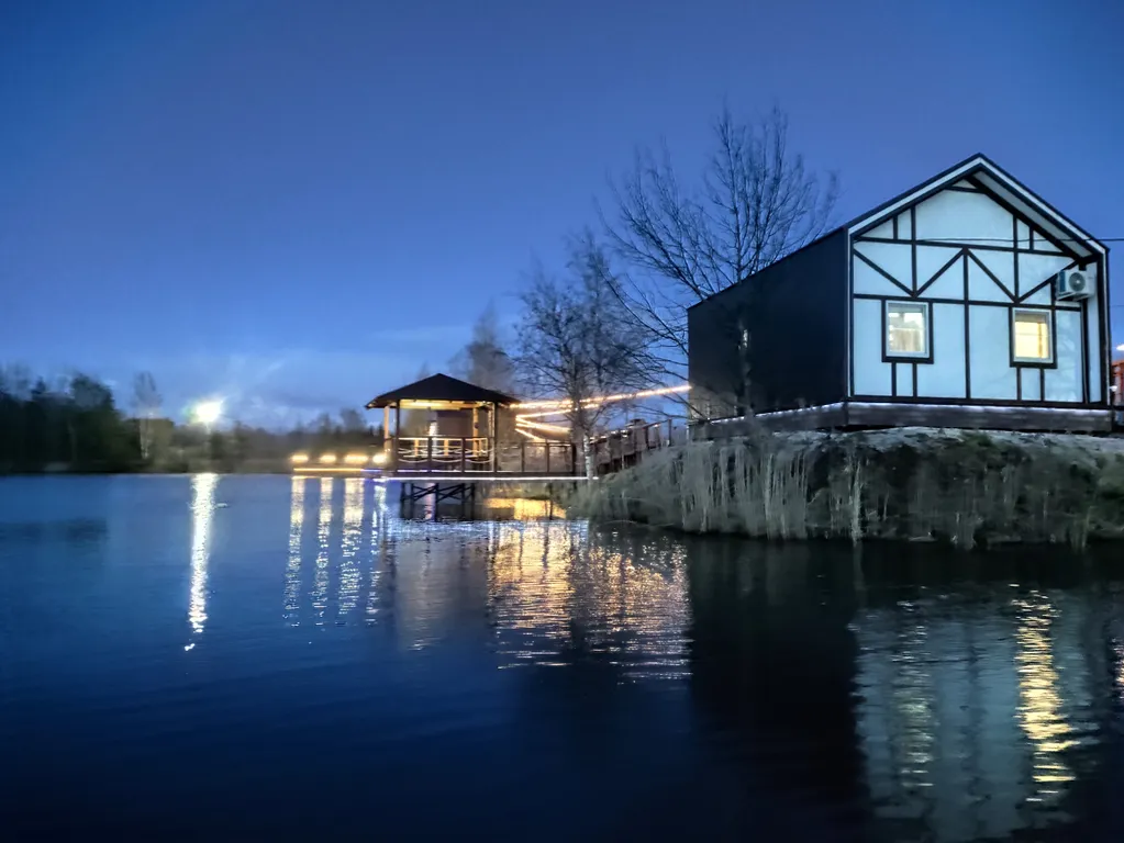 Дом на берегу озера