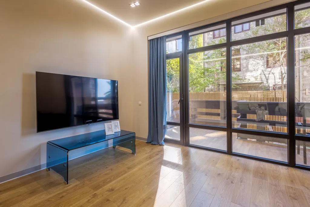 Квартира MyHomeYourHome в клубном доме с бассейном