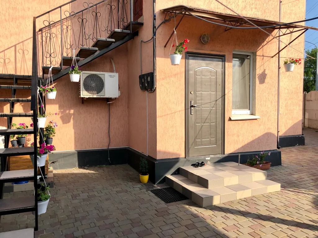 Коттедж Первый этаж дома с отдельным входом 70м2,до моря 4 минуты. — Севастополь