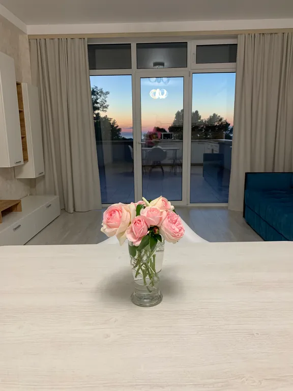 Новые апартаменты c террасой и видом на город и море