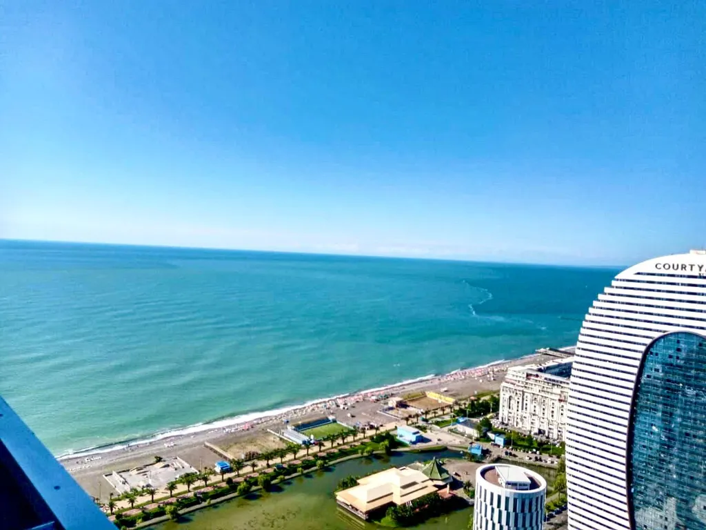 Квартира Квартира Семейный апартамент с отдельной спальней с шик видом на море,город — Батуми