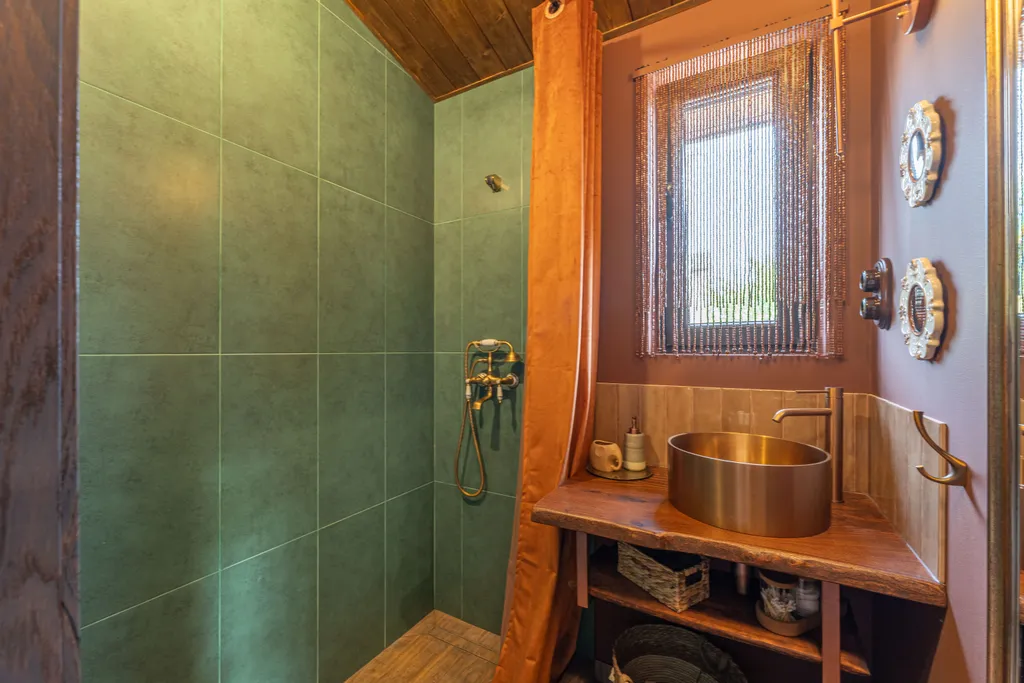 Сказочный уютный домик у моря