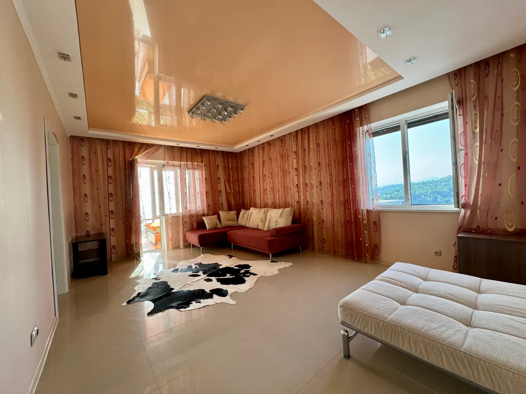 Дом с бассейном