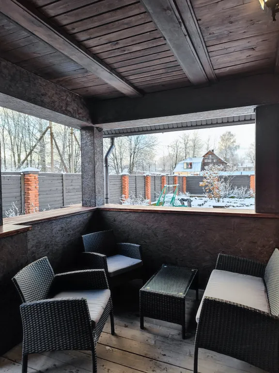 Дом с прудом