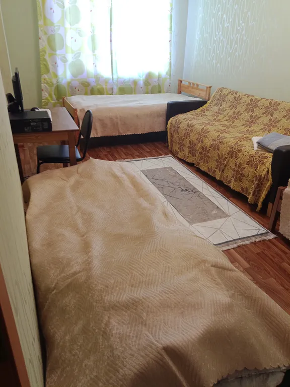 Квартира в новом доме на берегу реки. Парковка свободная.