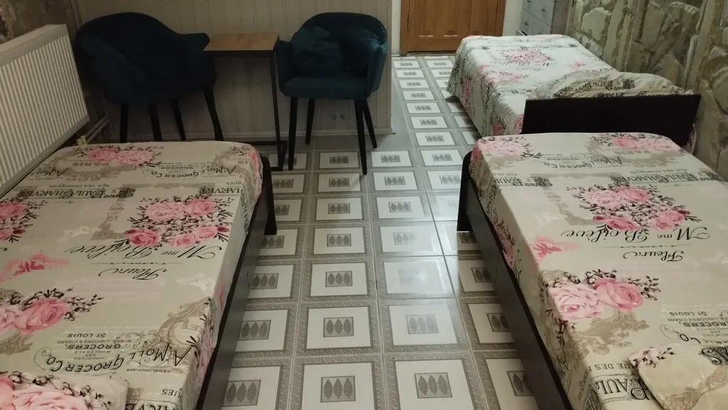 Уютный этаж с видом на сад и внутренним двориком