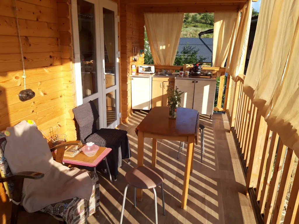 Деревянный домик- в невесомости