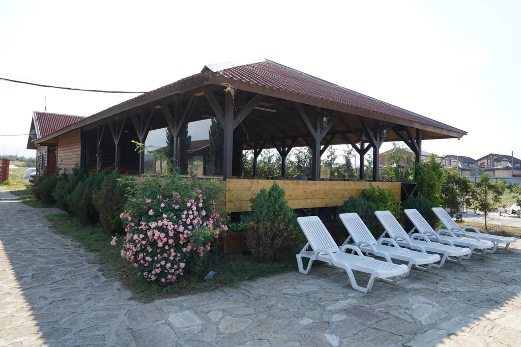 Уютный домик на берегу у моря