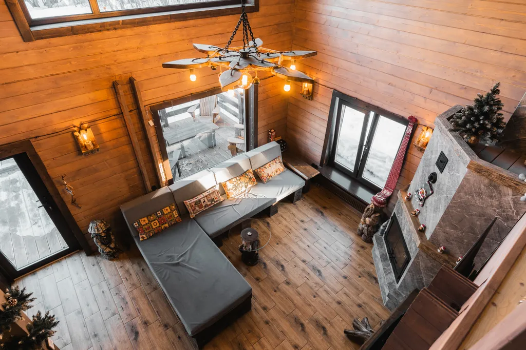 Дом Talotonttu на холме в окружении леса