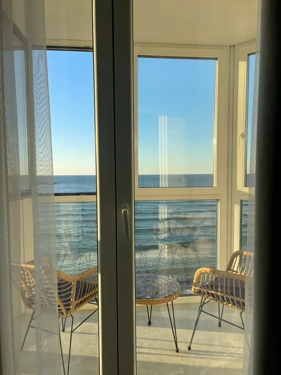 2-х комнатный апартамент с прямым видом на море