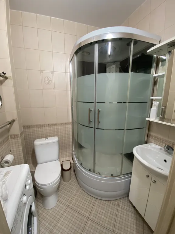 Уютная студия с видом на центр города и зеленую рощу