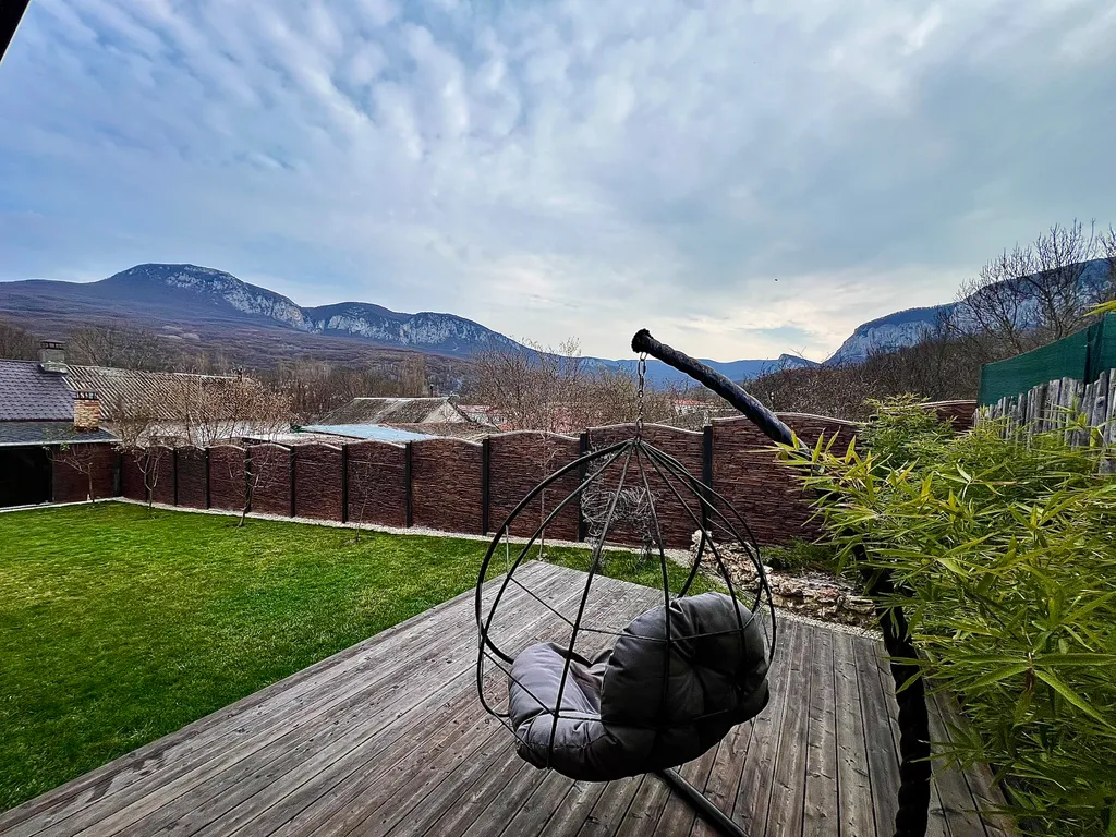 Коттедж Уютный дом с видом на горы — Соколиное