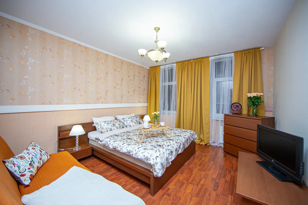 4BR Apartment next to St Isaak Cathedral