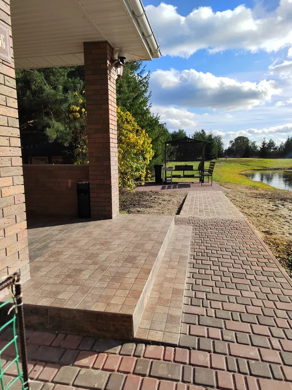 Дом на берегу озера