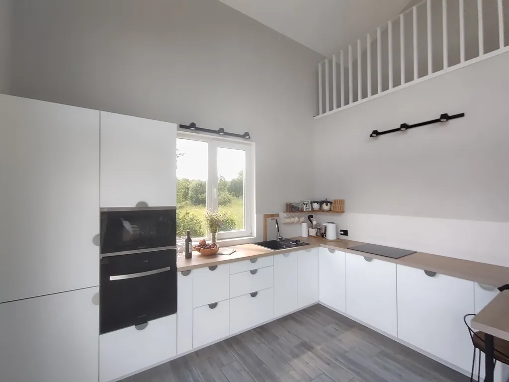 Современный дом с панорамными окнами и сауной