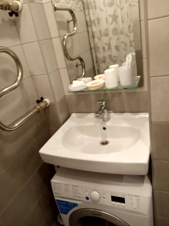 Удобная кровать в уютной квартире