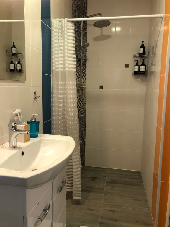 Домик у озера (с русской баней и сибирским чаном)