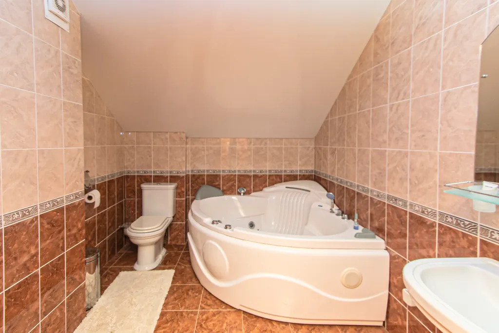 5-комнатный Дом