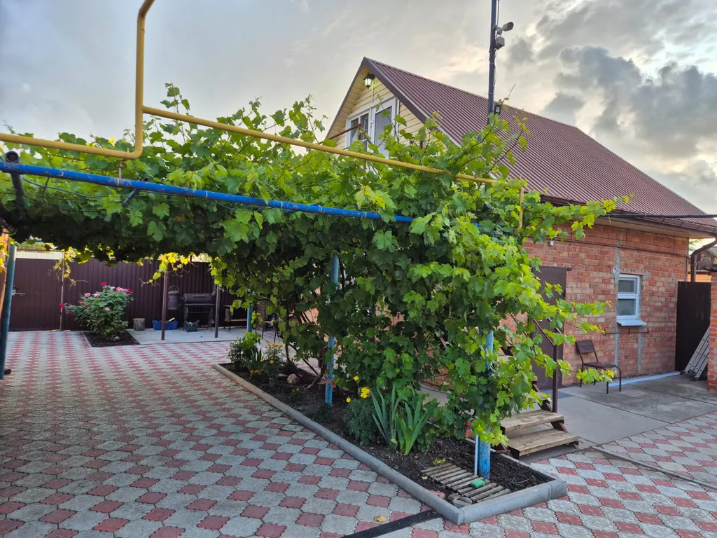 Дача с бассейном на море