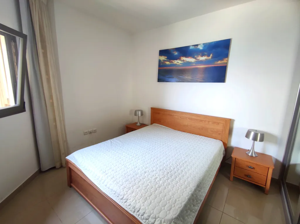 Четырехкомнатная квартира на берегу моря