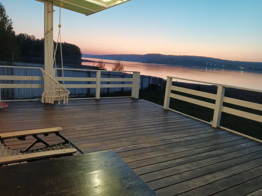 Речное поместье глэмпинг на берегу реки