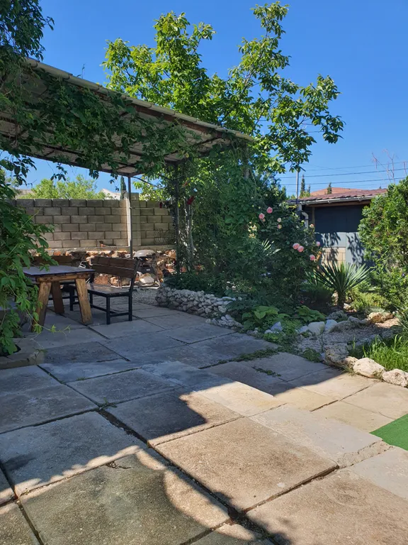 Дом с бассейном у моря