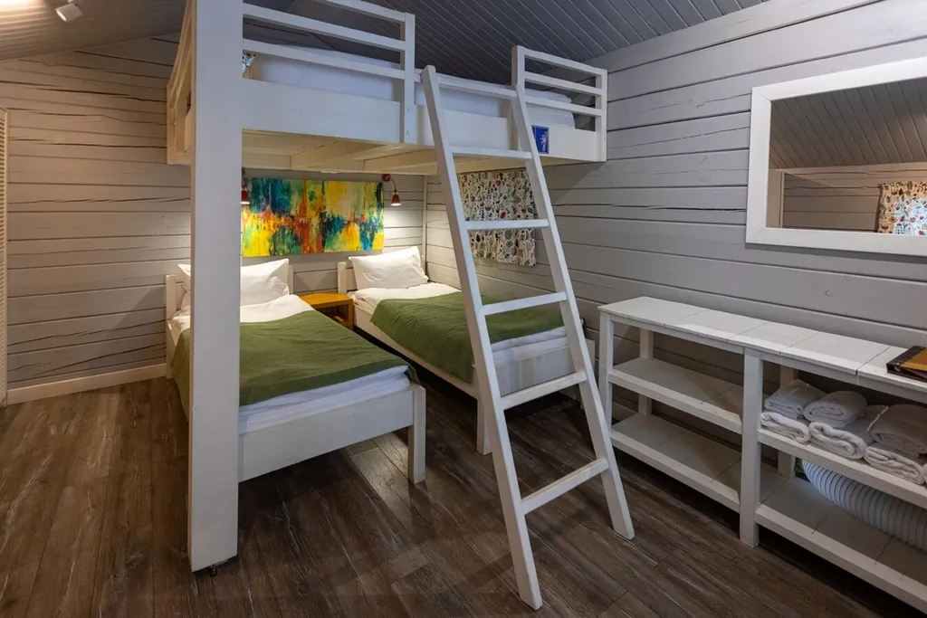 Домик с видом на озеро