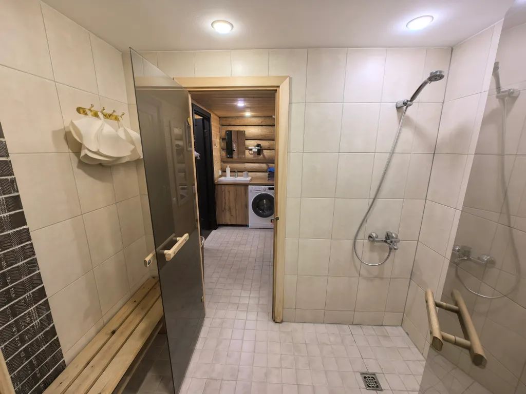 Дом из рубленого бревна с камином