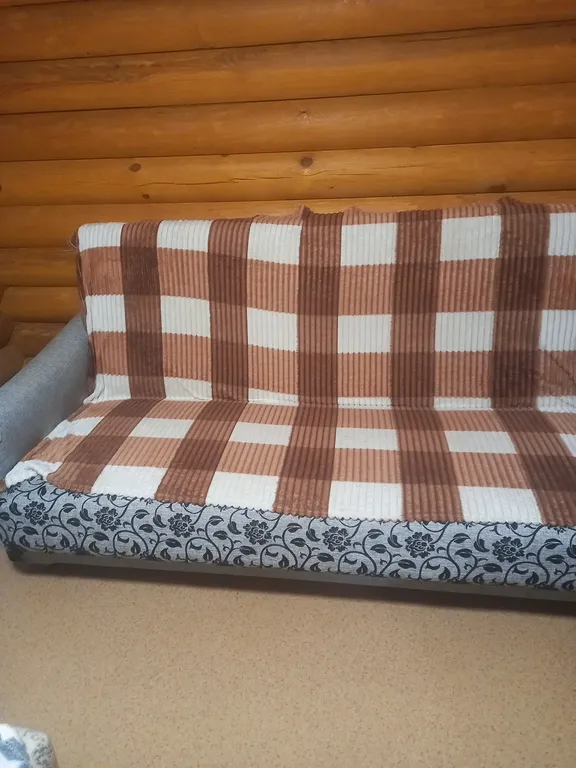 Домик из сосны в городе  С.