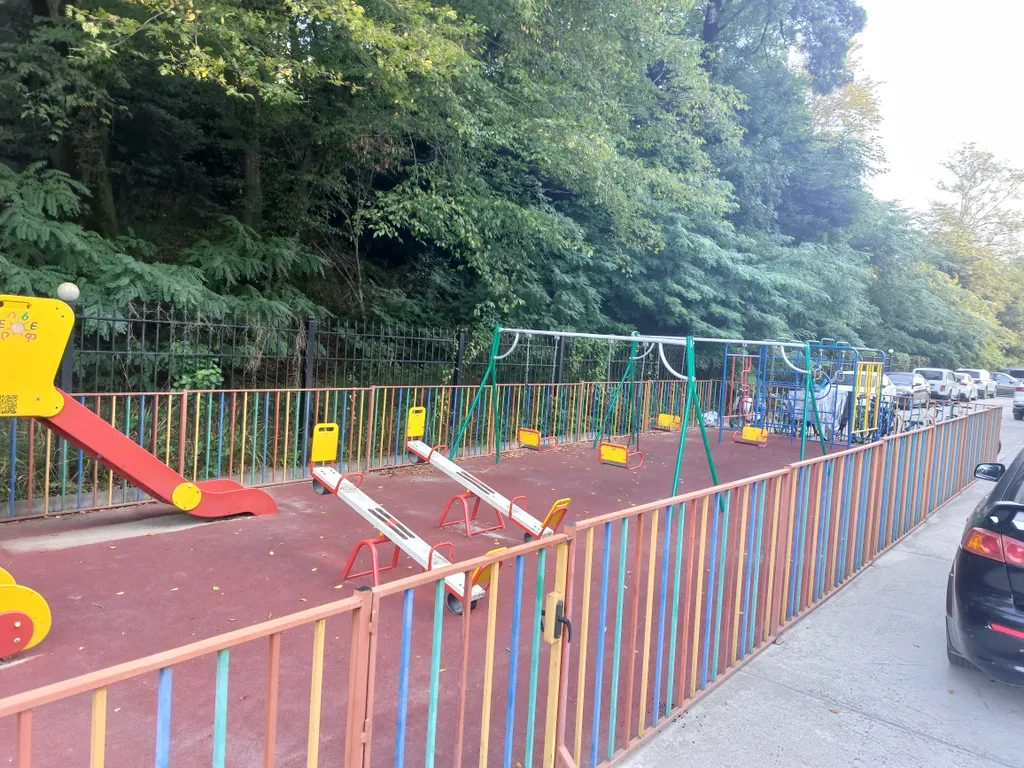 Апартаменты с бассейном недалеко от моря