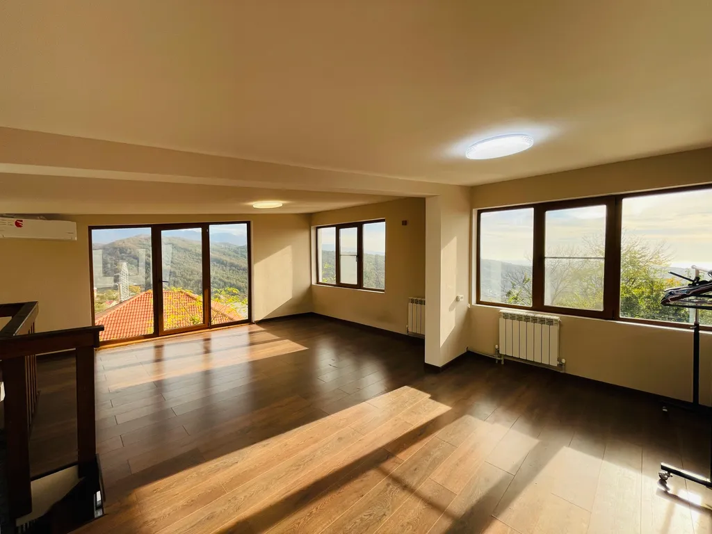 Вилла с бассейном и баней