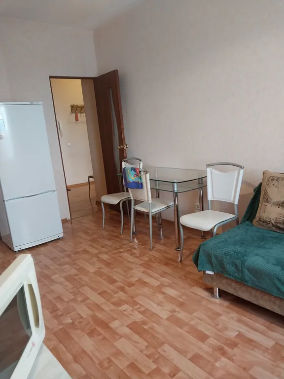 Комфортная евродвушка с двумя диванами в отдельных комнатах